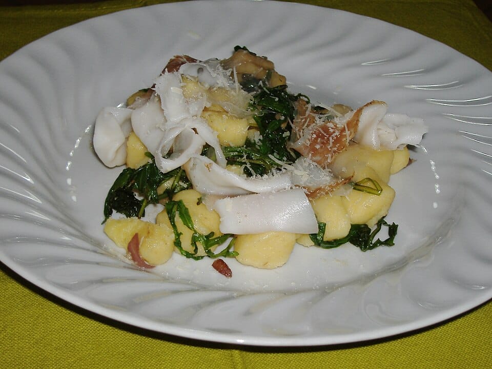 Canederli trentini: i gnocchi di pane della cucina di montagna