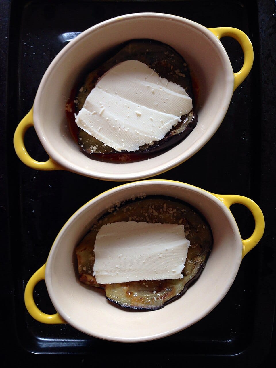 Parmigiana di melanzane: strati perfetti, mozzarella filante e il segreto della frittura