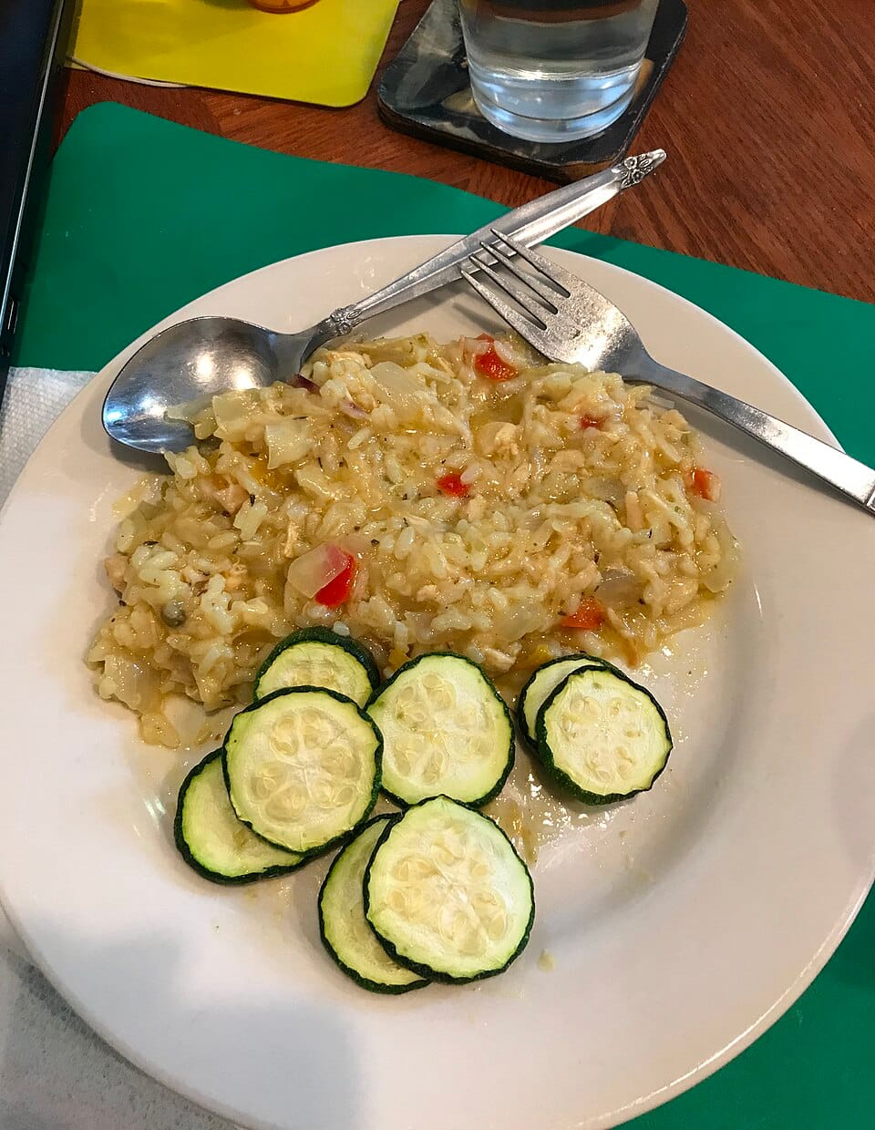 Risotto alla milanese: lo zafferano, il midollo e il segreto della mantecatura