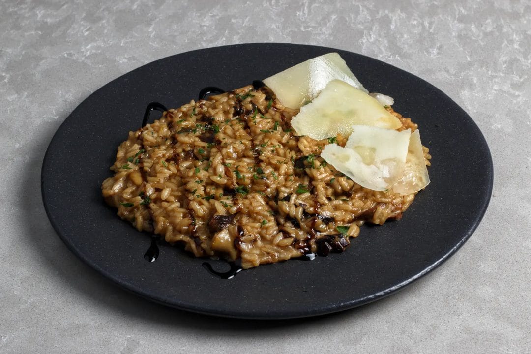 Risotto ai porcini di inizio settembre: la mantecatura giusta, i funghi da scegliere e i tre errori che lo rovinano