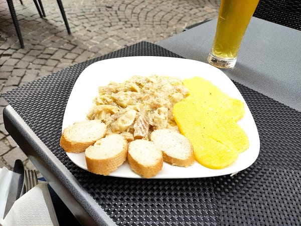 Baccalà alla vicentina: il piatto veneto che cuoce piano piano